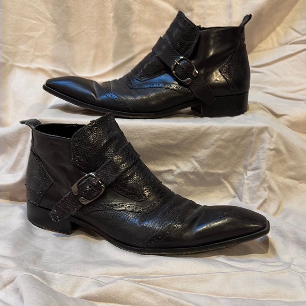 Sleek Black Leather Boots with Polished Finish
